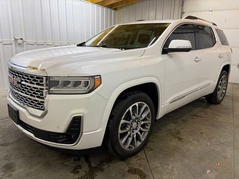 Used 2023 GMC Acadia Denali w/ Denali Ultimate Package AWD/4WD image 3