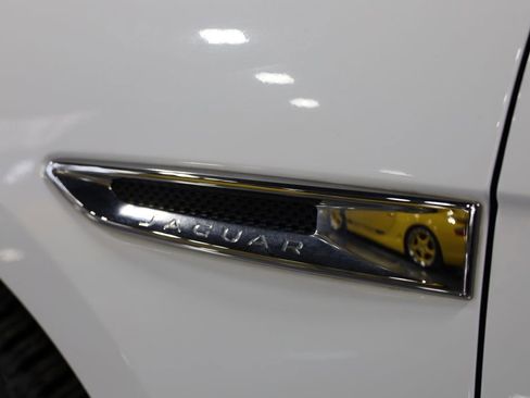 Used 2017 Jaguar F-PACE Premium image 33