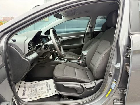 Used 2019 Hyundai Elantra SE w/ Cargo Package FWD image 10