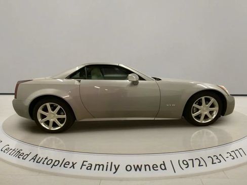 Used 2005 Cadillac XLR RWD image 11