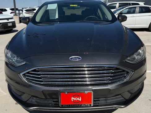 Used 2017 Ford Fusion SE FWD image 4