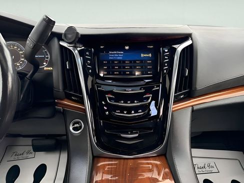 Used 2015 Cadillac Escalade Luxury AWD/4WD image 17