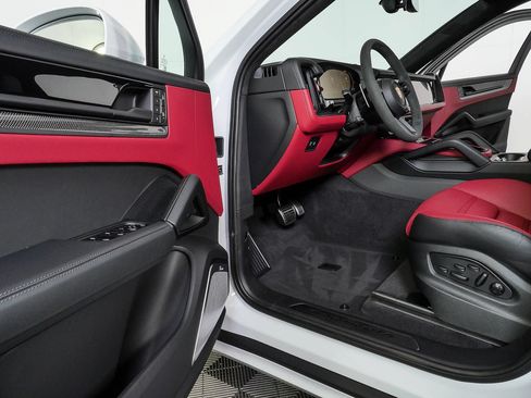 New 2026 Porsche Cayenne GTS AWD/4WD image 7