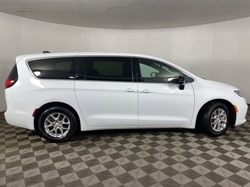Used 2026 Chrysler Pacifica Select FWD image 22