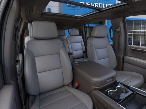 New 2026 Chevrolet Suburban Z71 w/ Z71 Off-Road Package AWD/4WD image 16
