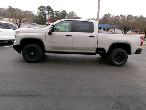 New 2026 Chevrolet Silverado 2500 ZR2 image 8