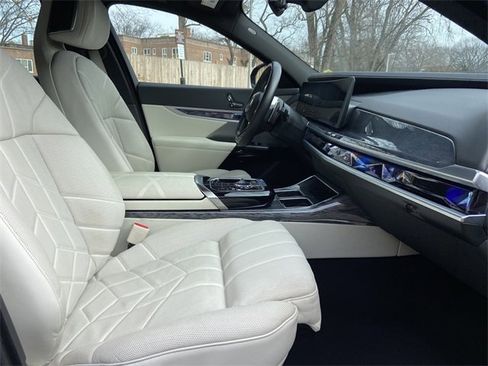 Certified 2023 BMW 760i xDrive w/ Parking Assistance Package image 25