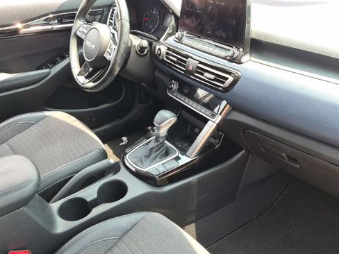 Used 2023 Kia Seltos S w/ Navigation Package FWD image 16