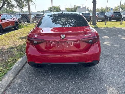 Used 2022 Alfa Romeo Giulia Veloce AWD/4WD image 5