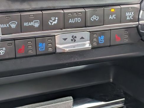 Used 2023 Ford F250 Lariat w/ Lariat Ultimate Package AWD/4WD image 28