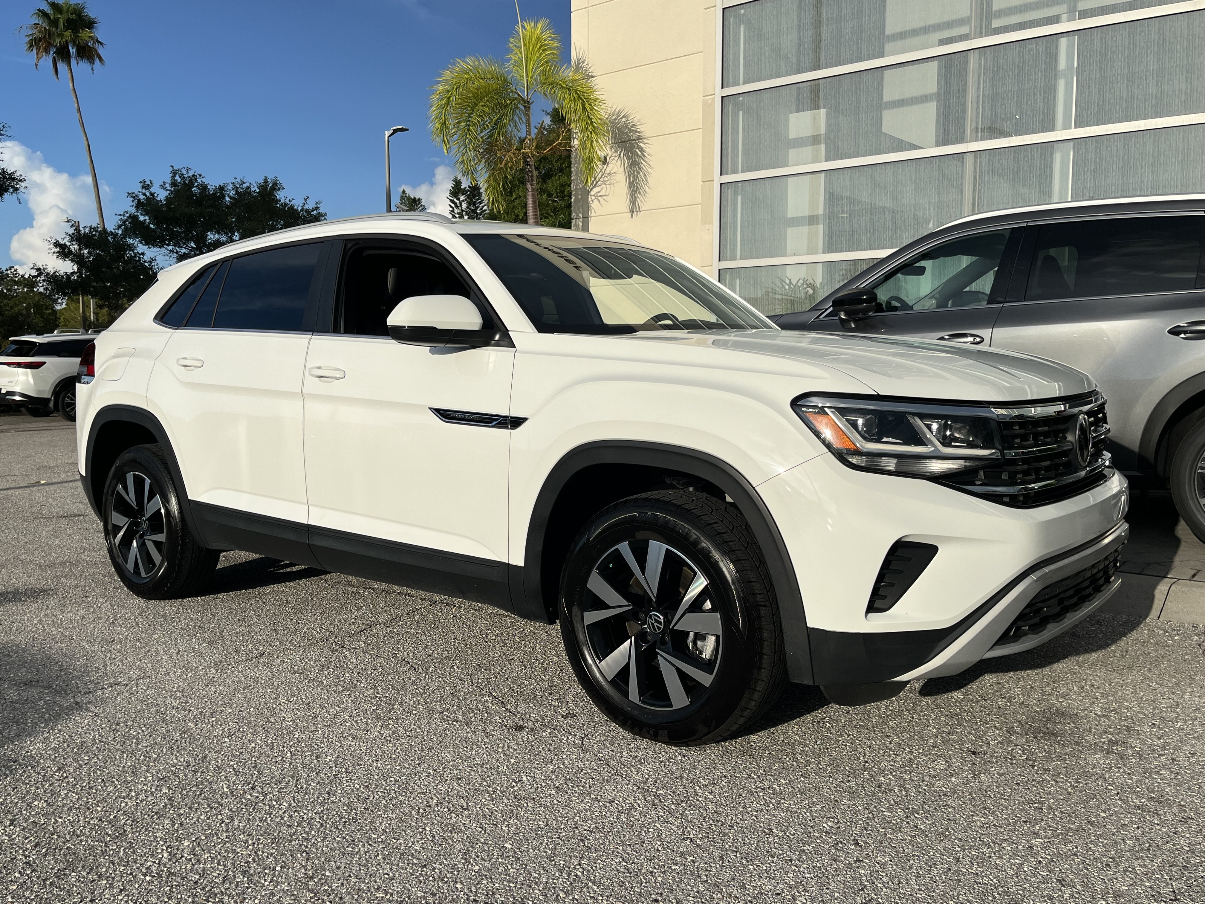 Used 2022 Volkswagen Atlas Cross Sport SE FWD image 9