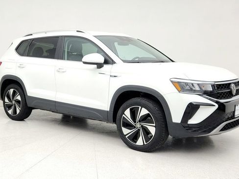 Used 2024 Volkswagen Taos SE image 3