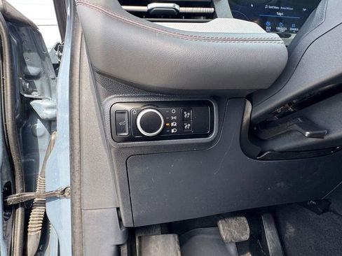 Used 2025 Ford Explorer Active AWD/4WD image 27