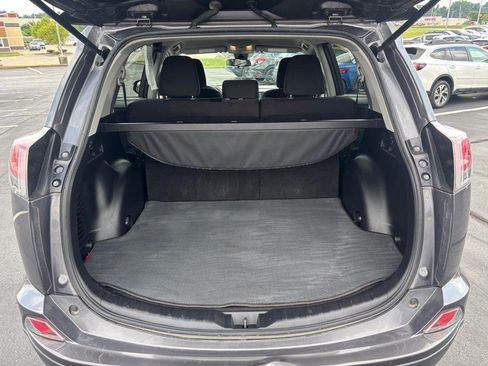 Used 2017 Toyota RAV4 LE FWD image 7