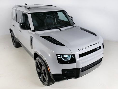 New 2026 Land Rover Defender 110 X-Dynamic SE image 28