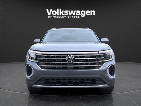 Certified 2024 Volkswagen Atlas SE w/ Black Wheel Package FWD image 3