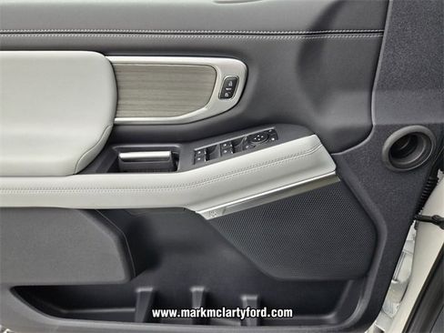 New 2026 Ford Expedition Platinum image 21