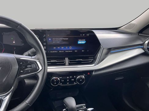 Used 2025 Chevrolet Trax LT w/ LT Convenience Package FWD image 7