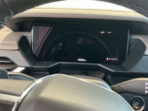 Used 2024 GMC Acadia Elevation image 24