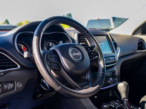 Used 2019 Jeep Cherokee Trailhawk image 14