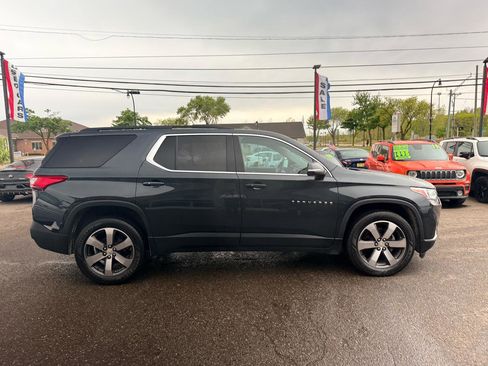Used 2020 Chevrolet Traverse LT w/ LT Premium Package AWD/4WD image 8