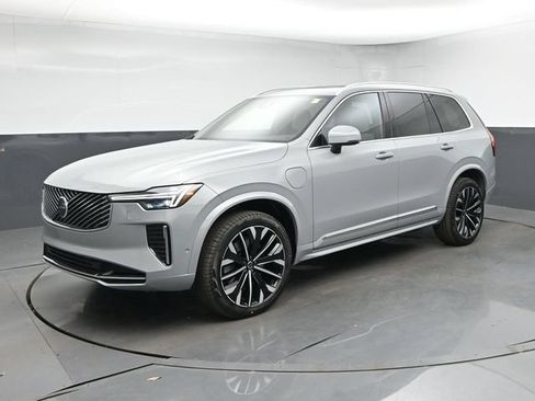 New 2026 Volvo XC90 T8 Plus w/ Protection Package Premier AWD/4WD image 4