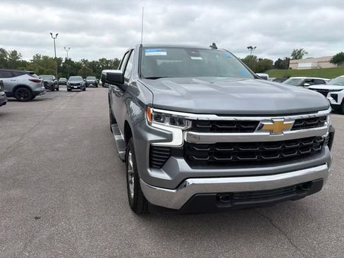 Used 2023 Chevrolet Silverado 1500 LT AWD/4WD image 8