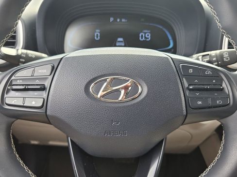 Used 2023 Hyundai Venue Limited FWD image 28