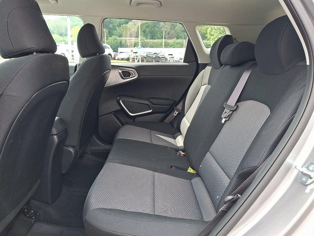 Used 2025 Kia Soul LX w/ LX Technology Package FWD image 11