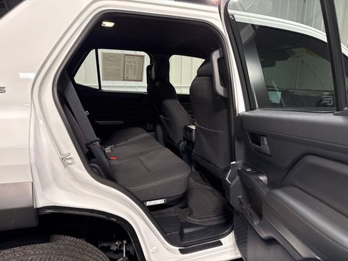 Used 2025 Toyota 4Runner SR5 AWD/4WD image 12