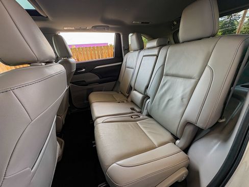 Used 2019 Toyota Highlander XLE FWD image 27