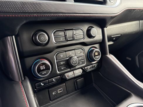 Used 2022 Chevrolet Suburban RST w/ Luxury Package image 23