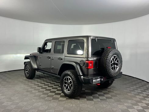 Used 2025 Jeep Wrangler Unlimited Rubicon AWD/4WD image 9