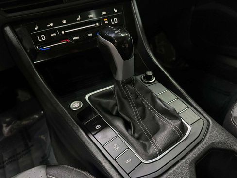 Used 2025 Volkswagen Jetta SE FWD image 18