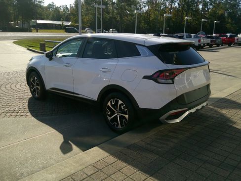 Used 2024 Kia Sportage EX image 2