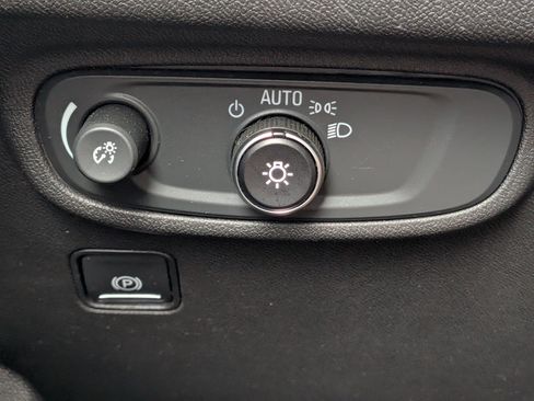 Used 2020 GMC Terrain SLE w/ LPO, Floor Liner Package AWD/4WD image 22
