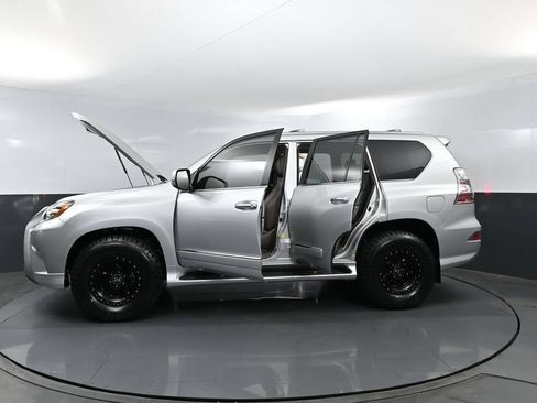 Used 2018 Lexus GX 460 w/ Navigation Package AWD/4WD image 31
