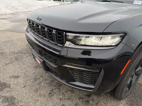 New 2026 Jeep Grand Cherokee Limited image 9