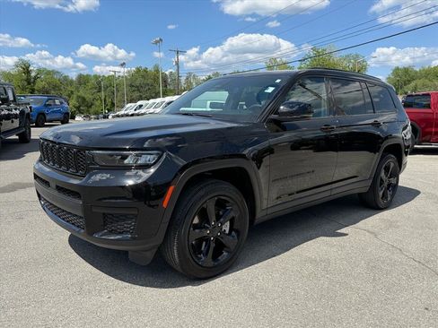 Used 2023 Jeep Grand Cherokee L Laredo AWD/4WD image 8