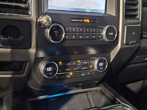 Used 2020 Ford Expedition XLT w/ Equipment Group 202A AWD/4WD image 32