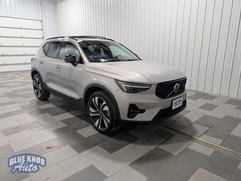 Used 2024 Volvo XC40 B5 Ultimate w/ Protection Package Premier image 5