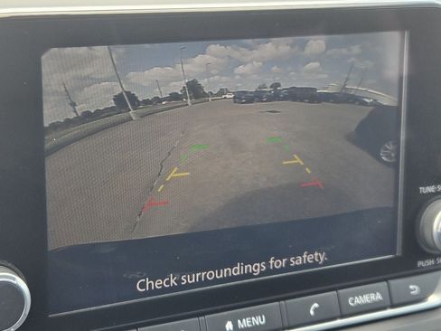 Used 2025 Nissan Rogue S AWD/4WD image 18