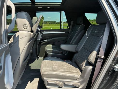 Used 2025 Cadillac Escalade V AWD/4WD image 20