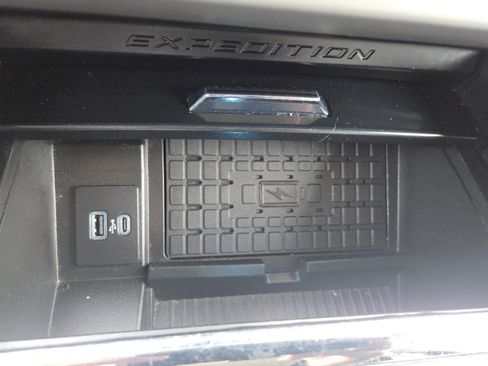 Used 2024 Ford Expedition XLT image 7