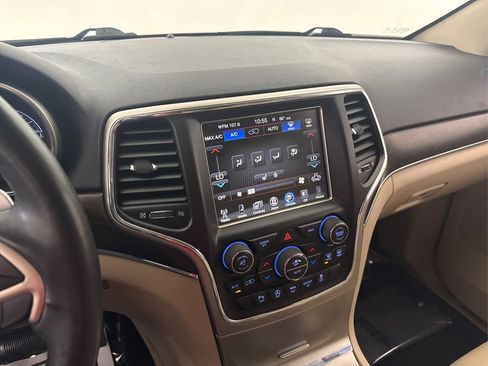 Used 2017 Jeep Grand Cherokee Limited image 36