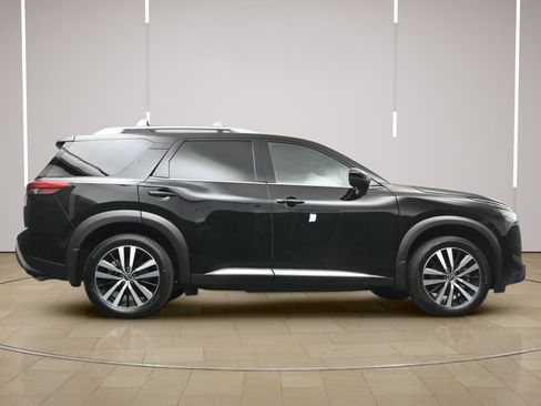 Certified 2025 Nissan Pathfinder Platinum w/ Cargo Package FWD image 28