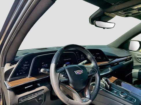 Used 2023 Cadillac Escalade Premium Luxury w/ LPO, Floor Liner Package AWD/4WD image 11