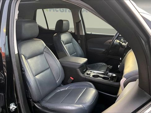 Used 2020 Chevrolet Traverse LT w/ LT Premium Package image 32