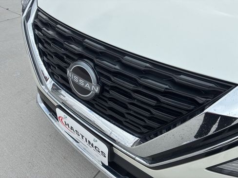 Used 2023 Nissan Rogue Platinum w/ Platinum Premium Package image 11