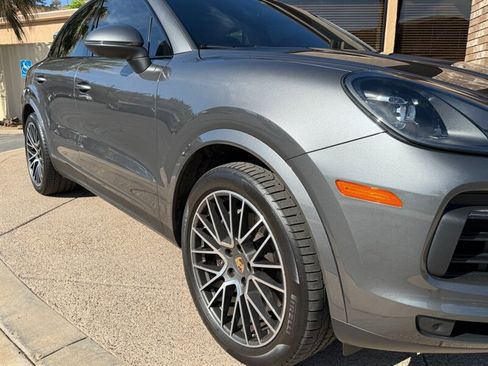 Used 2023 Porsche Cayenne Platinum Edition image 21